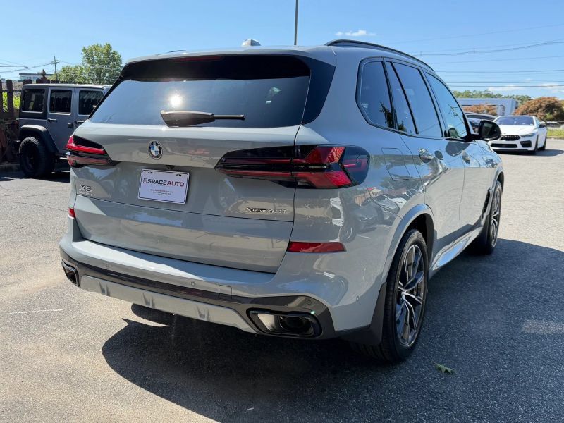 Used 2025 BMW X5 xDrive40i w/ M Sport Package AWD/4WD image 6