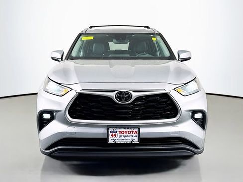 Used 2023 Toyota Highlander XLE FWD image 9