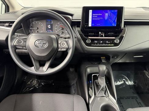 Certified 2025 Toyota Corolla LE image 30