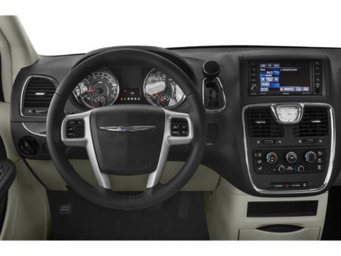 Used 2015 Chrysler Town & Country Touring FWD image 10