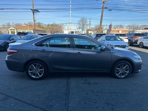 Used 2016 Toyota Camry SE image 8