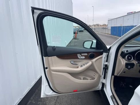 Certified 2022 Mercedes-Benz GLC 300 4MATIC image 11