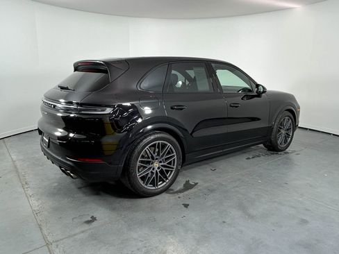 Certified 2024 Porsche Cayenne S image 7