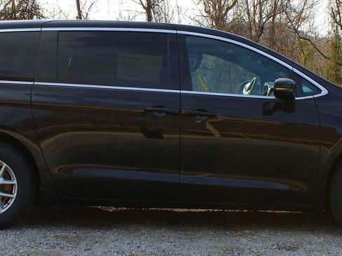 New 2026 Chrysler Voyager LX image 4