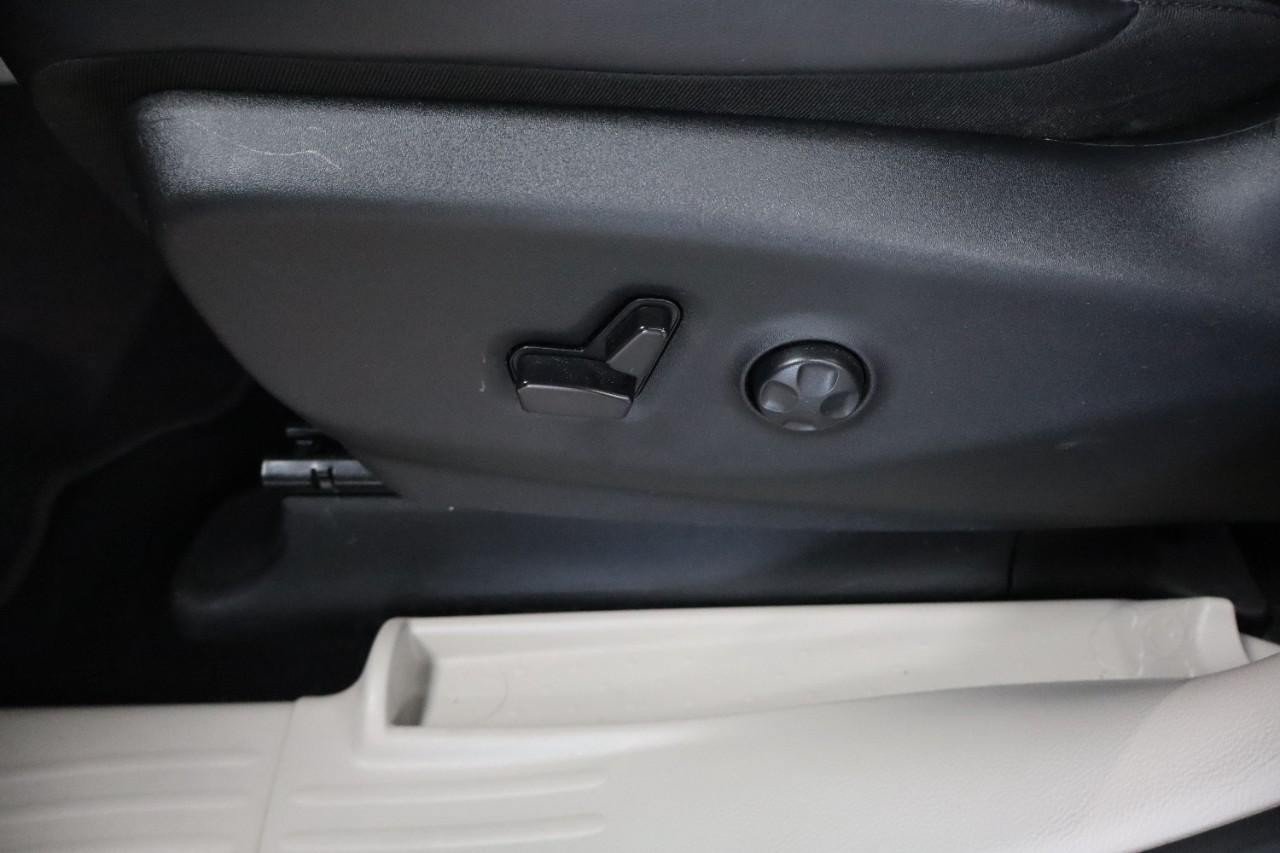 Used 2023 Chrysler Pacifica Touring-L FWD image 10