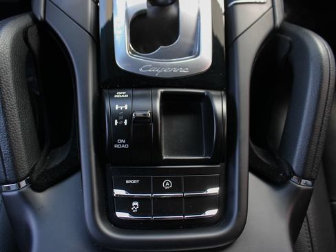 Used 2016 Porsche Cayenne AWD/4WD image 37