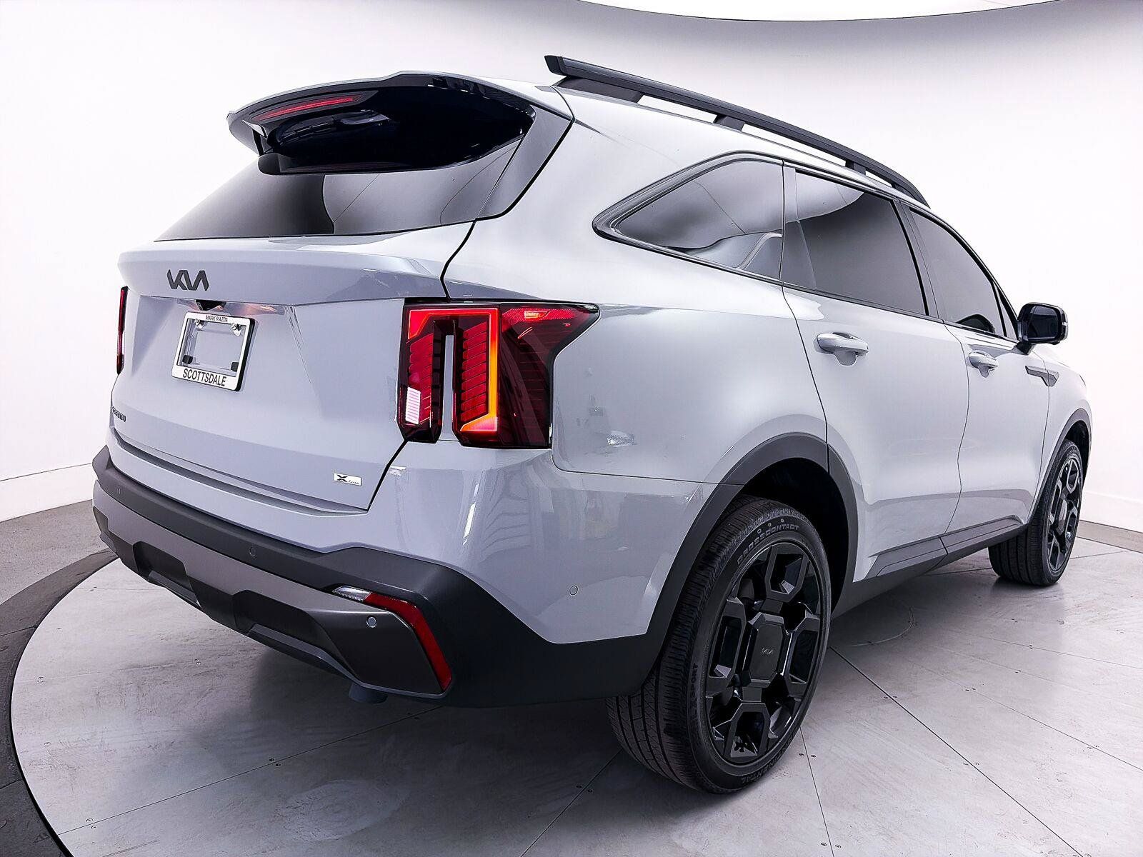 Used 2025 Kia Sorento SX AWD/4WD image 16