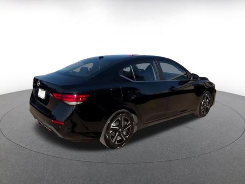 Used 2025 Nissan Sentra SV image 11