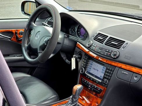 Used 2005 Mercedes-Benz E 320 4MATIC Sedan image 17