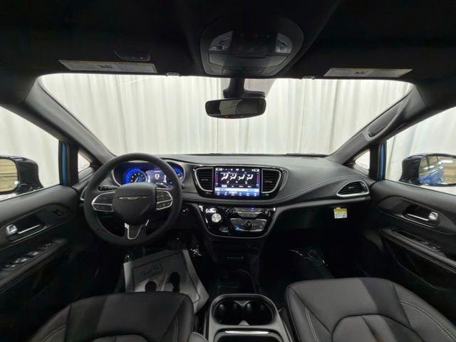 New 2027 Chrysler Pacifica Select FWD image 4