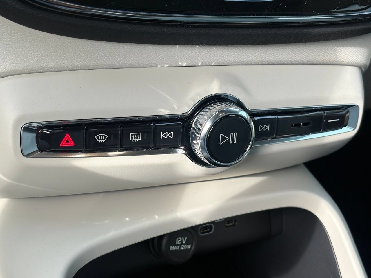 New 2026 Volvo XC40 B5 Plus w/ Protection Package Premier AWD/4WD image 12