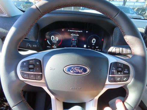 New 2026 Ford Explorer Active w/ Active Comfort Package image 8
