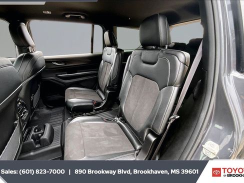 Used 2023 Jeep Grand Cherokee L Laredo AWD/4WD image 19