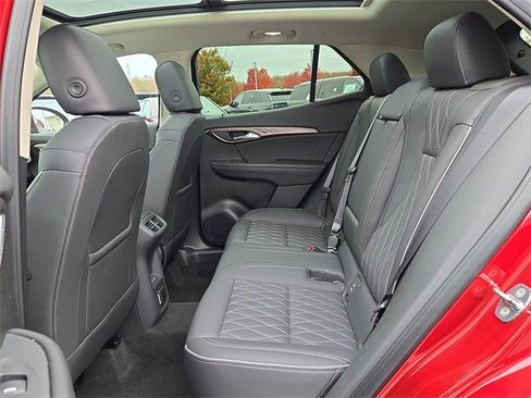 Used 2023 Buick Envision Avenir image 10