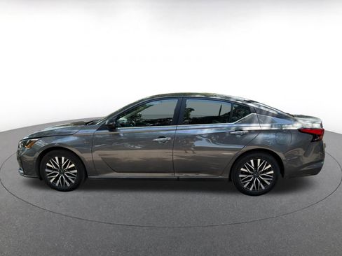 Used 2025 Nissan Altima 2.5 SV FWD image 4