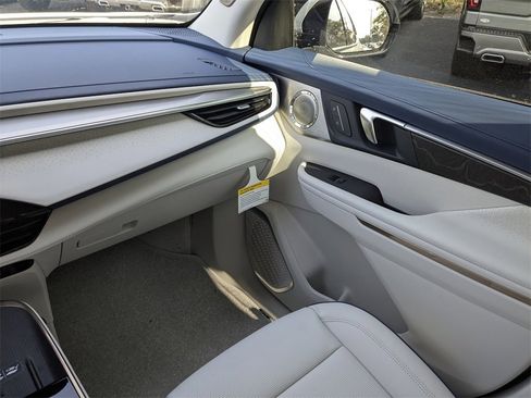 New 2026 Buick Enclave Avenir image 18