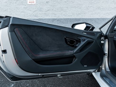 Used 2017 Lamborghini Huracan LP 610-4 Avio image 22