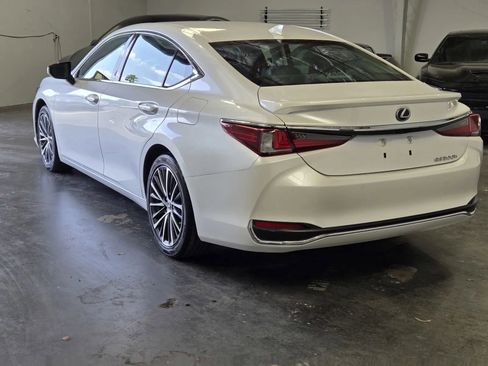 Used 2023 Lexus ES 300h w/ Premium Package FWD image 2