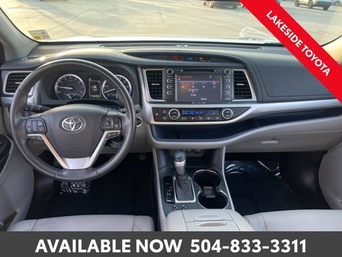 Used 2017 Toyota Highlander XLE image 22