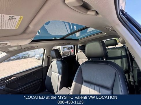 Certified 2022 Volkswagen Tiguan SE w/ Panoramic Sunroof Package AWD/4WD image 35