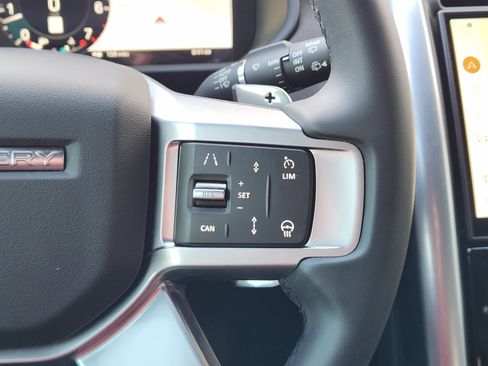 Certified 2025 Land Rover Discovery S image 32