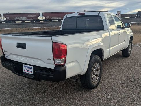 Used 2018 Toyota Tacoma SR5 image 5