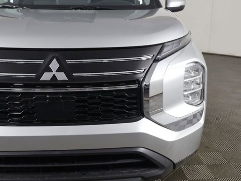 New 2026 Mitsubishi Outlander ES image 13
