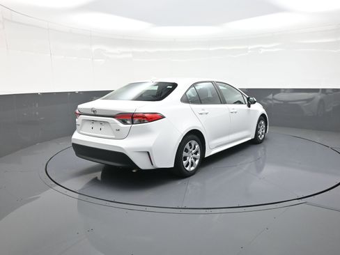 Used 2023 Toyota Corolla LE image 3