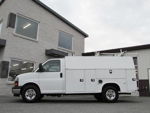 Used 2019 GMC Savana 3500 w/ Power Convenience Package RWD image 9