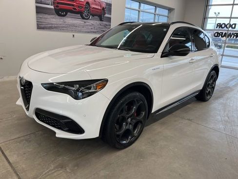 Used 2024 Alfa Romeo Stelvio Veloce image 1