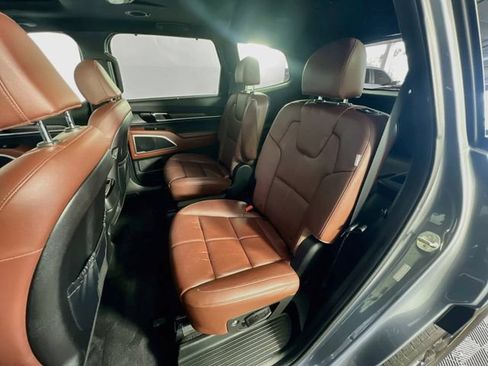 Used 2023 Kia Telluride EX w/ EX Captain's Chair Package AWD/4WD image 27