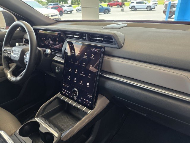 Used 2025 GMC Terrain Elevation w/ Elevation Premium Package FWD image 9