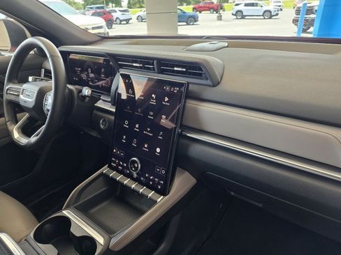 Used 2025 GMC Terrain Elevation w/ Elevation Premium Package FWD image 9