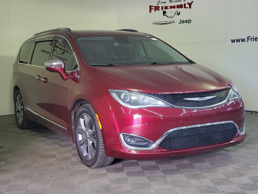 Used 2020 Chrysler Pacifica Limited w/ Tire & Wheel Group FWD image 2
