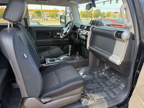 Used 2010 Toyota FJ Cruiser Sport Utility 2D image 23