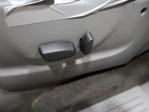 Used 2004 Chrysler Town & Country Limited image 13