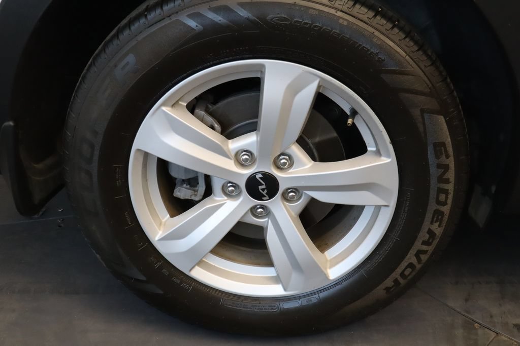 Used 2023 Kia Sorento LX FWD image 11