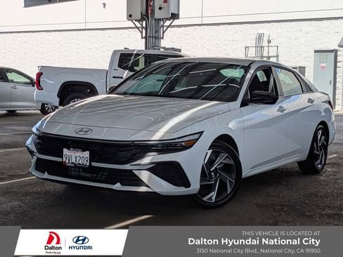 Used 2025 Hyundai Elantra SEL FWD image 1