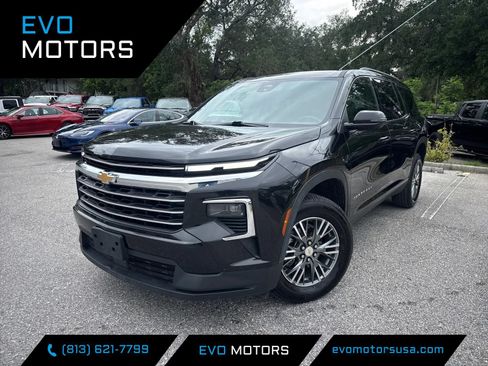 Used 2024 Chevrolet Traverse LT FWD image 1