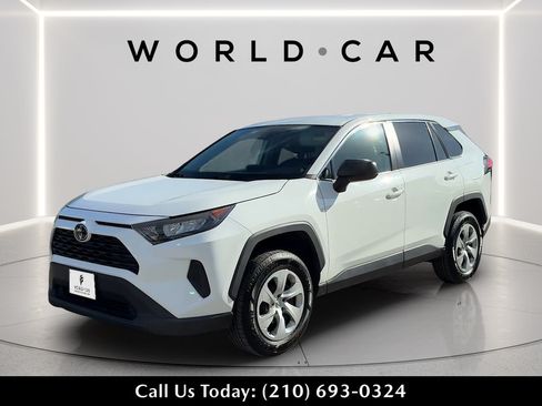 Used 2022 Toyota RAV4 LE FWD image 7
