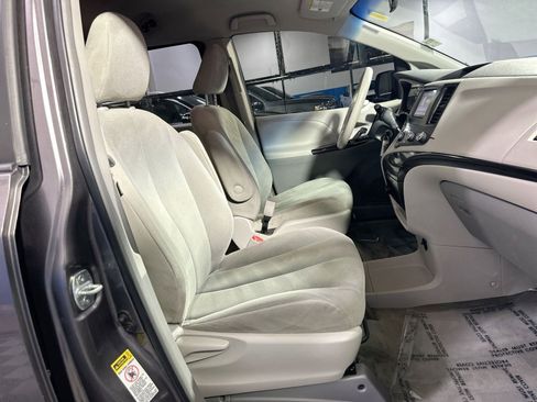 Used 2013 Toyota Sienna L w/ Towing Pkg image 34