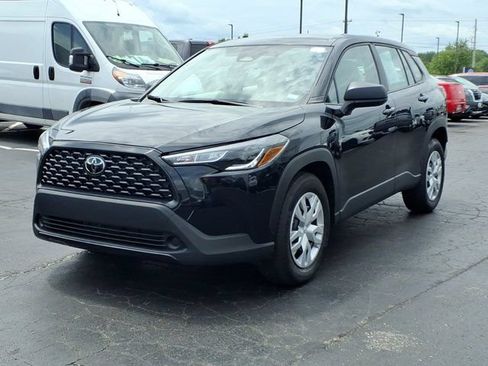 Used 2025 Toyota Corolla Cross L FWD image 2