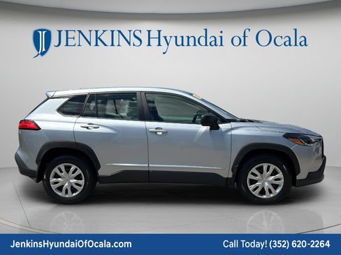 Used 2022 Toyota Corolla Cross L FWD image 2