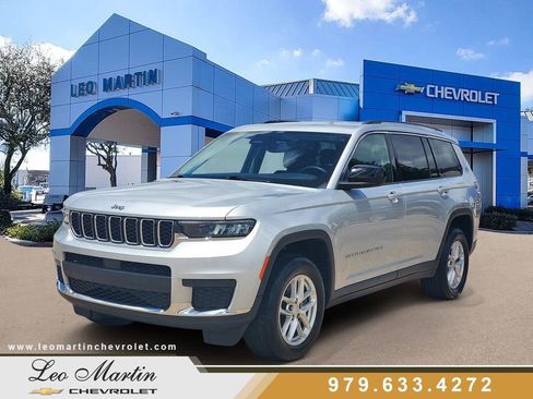 Used 2023 Jeep Grand Cherokee L Laredo RWD image 1