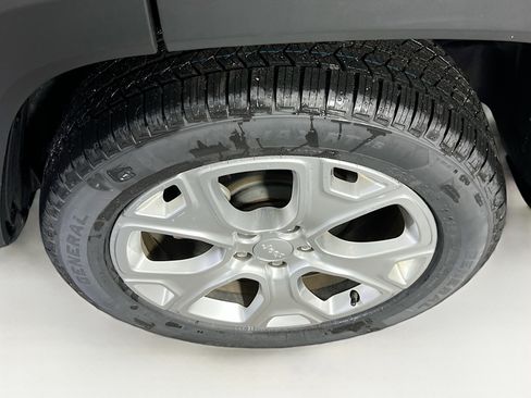 Used 2022 Jeep Renegade Limited AWD/4WD image 30