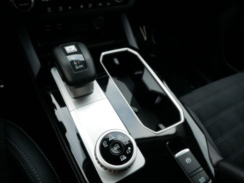 Used 2025 Mitsubishi Outlander SE image 24