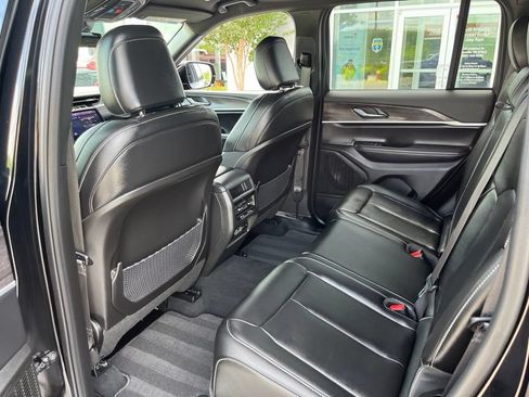 Used 2025 Jeep Grand Cherokee Limited AWD/4WD image 15