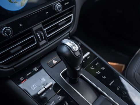 Used 2023 Porsche Macan AWD/4WD image 29