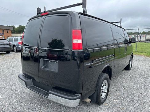 Used 2017 Chevrolet Express 2500 image 9