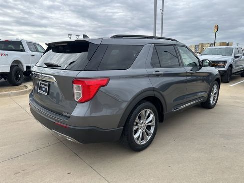 Used 2022 Ford Explorer XLT w/ Equipment Group 202A image 6